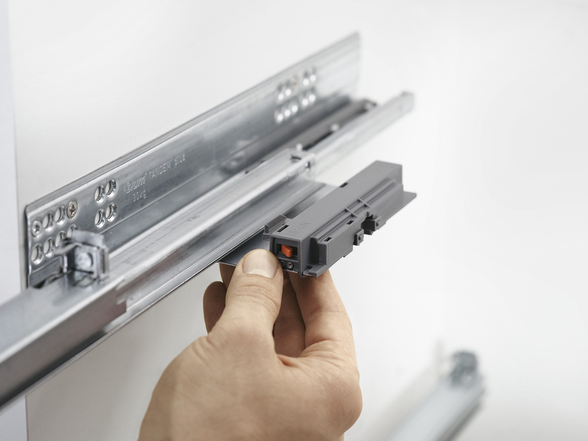 TIP-ON mechanical opening support system for the TANDEM runner system