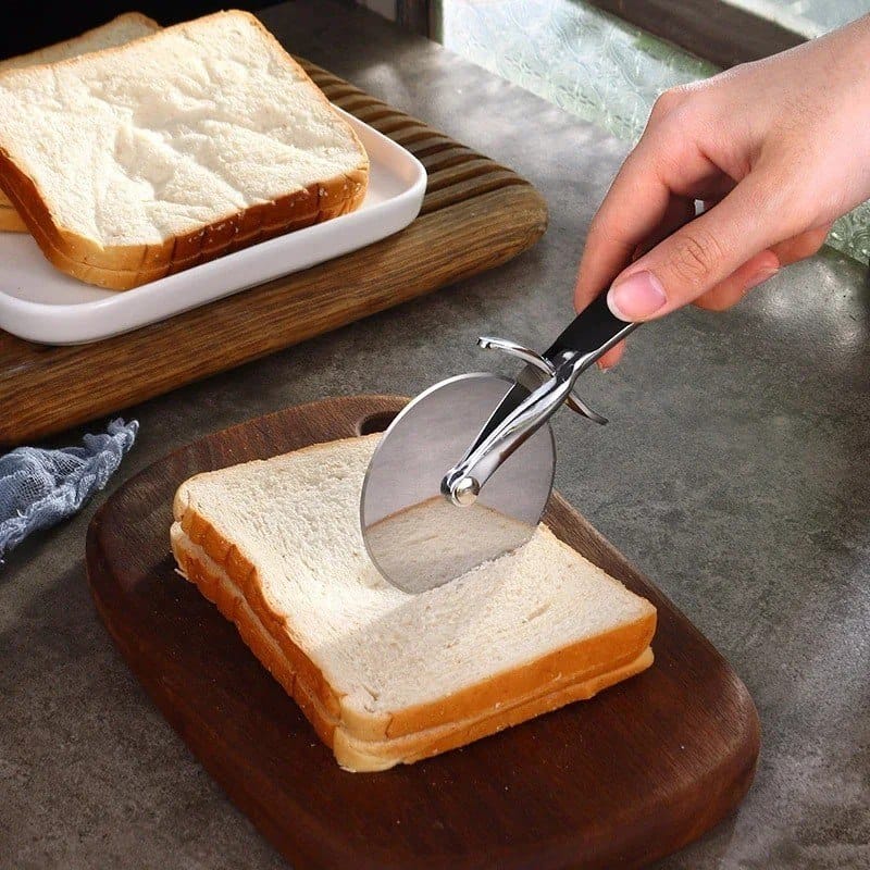 Stainless steel pizza cutter