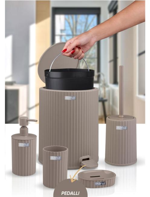 Coliseum 5-Piece Bathroom Set / Brown