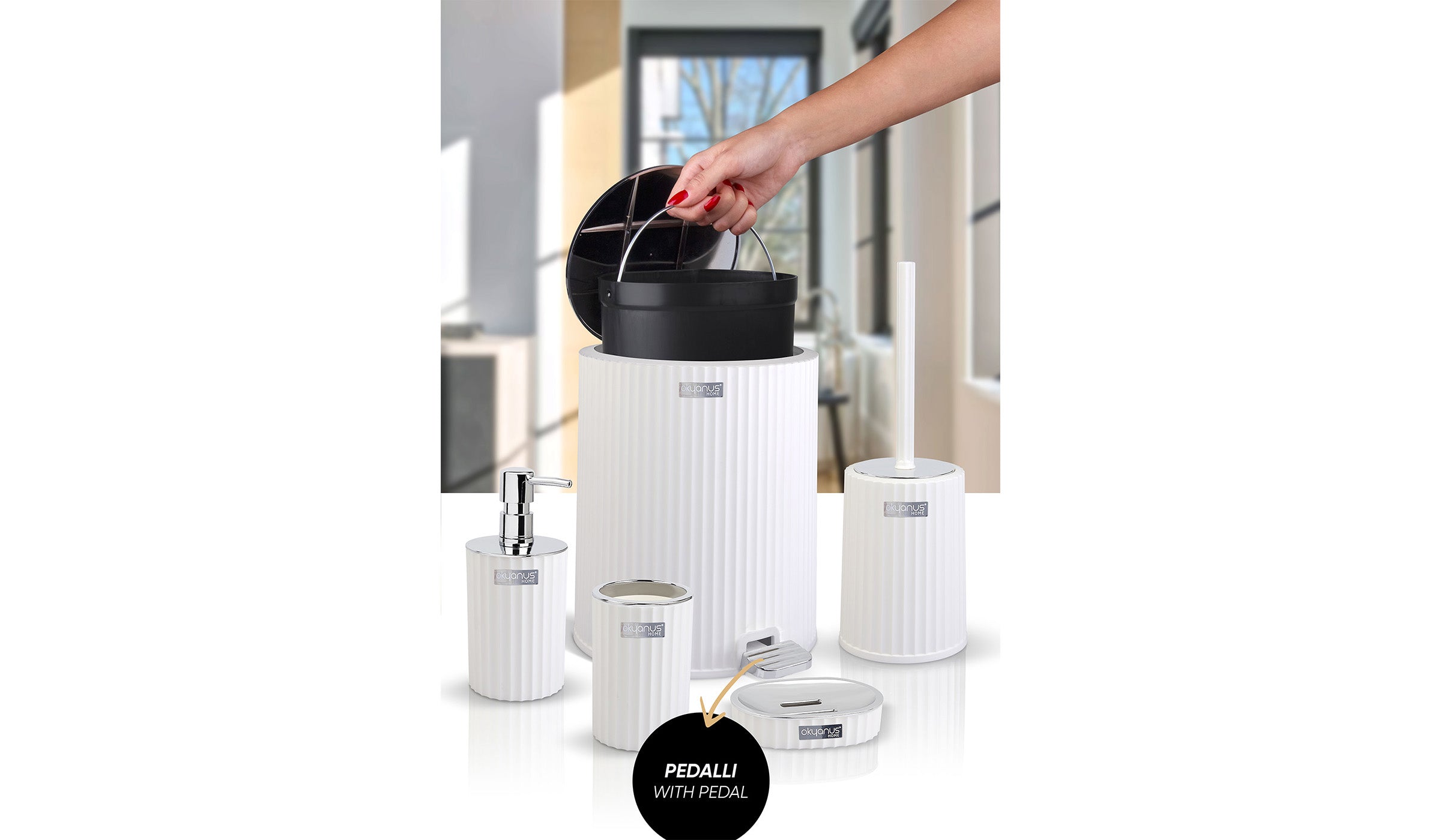 Coliseum 5-Piece Bathroom Set / Chrome - white