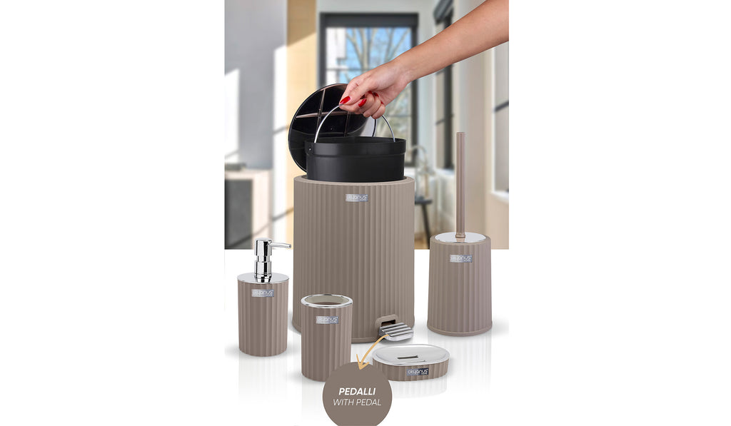 Coliseum 5-Piece Bathroom Set / Chrome - Brown