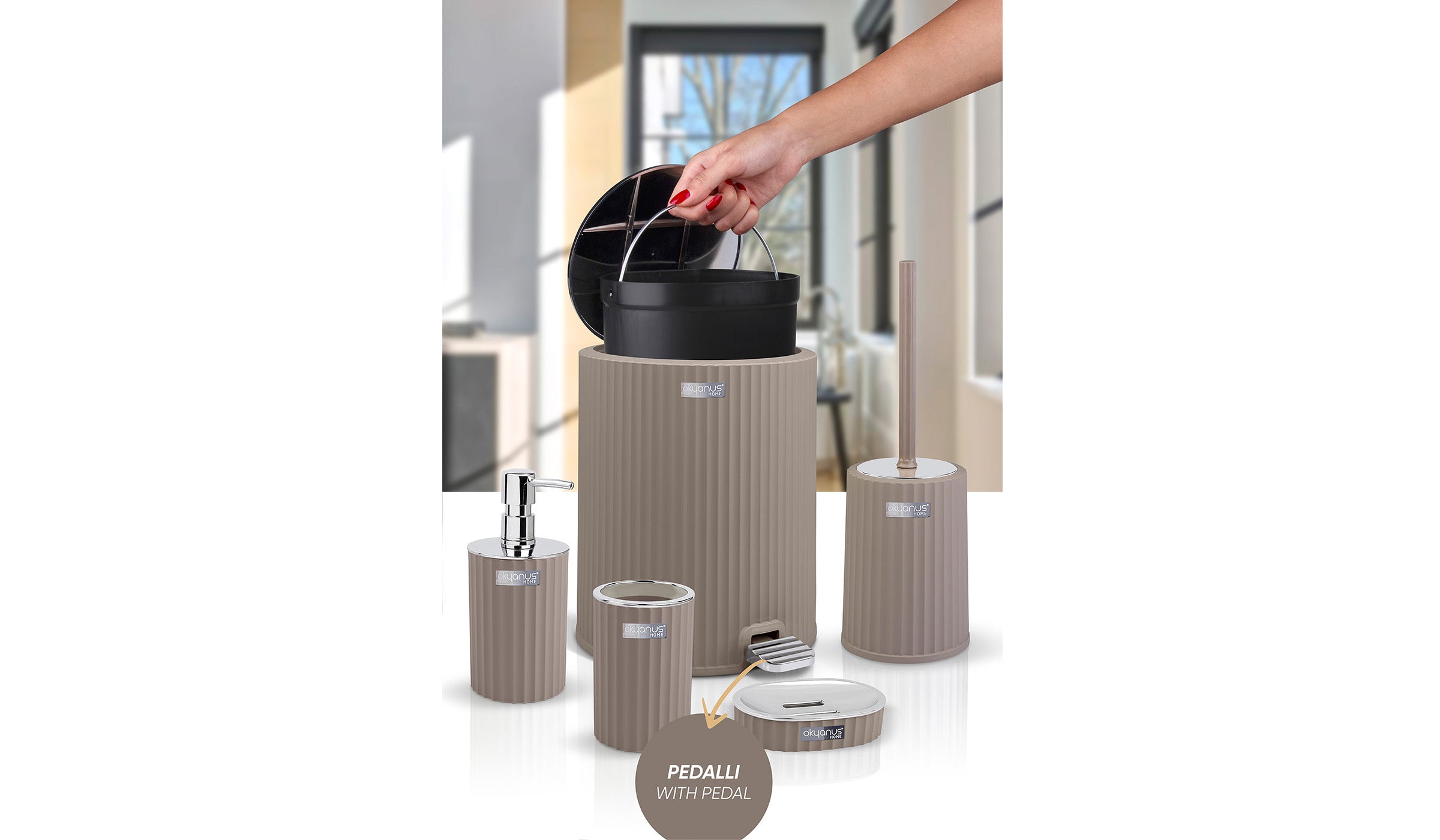 Coliseum 5-Piece Bathroom Set / Chrome - Brown
