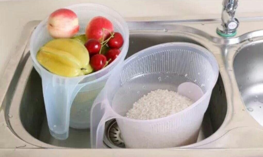 Cup for washing and filtering rice