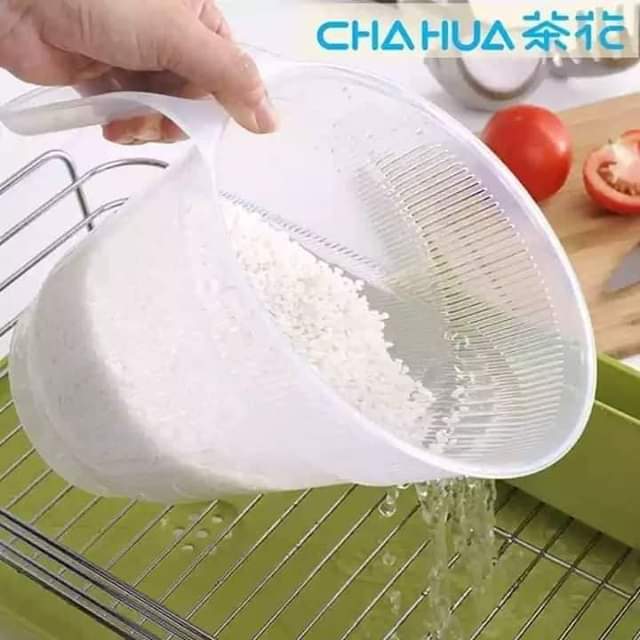 Cup for washing and filtering rice