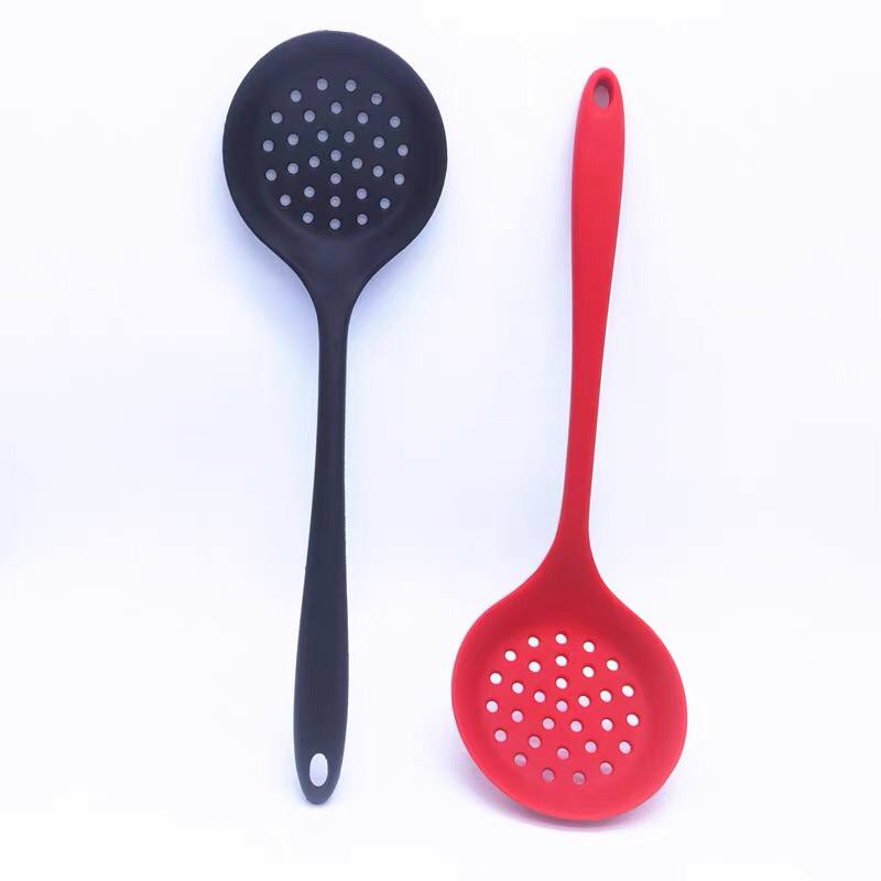scoop with silicone strainer
