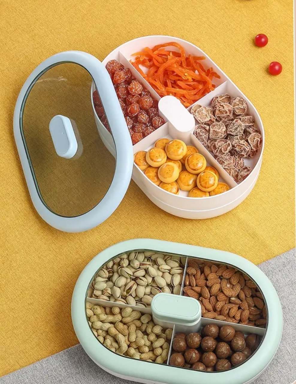 Ecoco snack plate divided into 2 layers