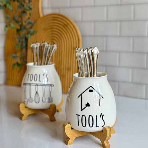 Porcelain spoon holder