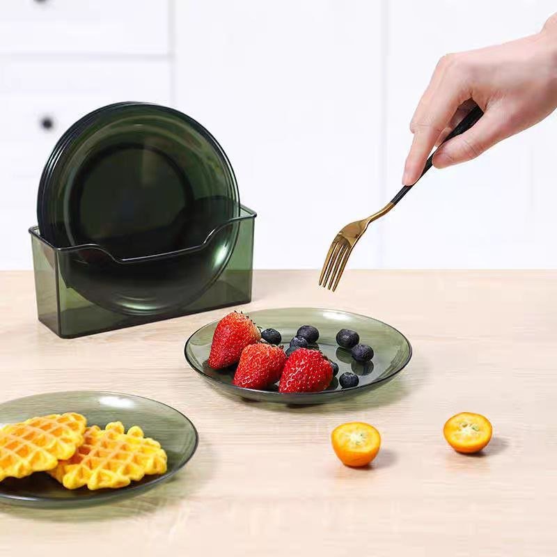 A set of snack dishes